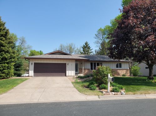 970 Southview Dr, Hastings, MN 55033-3412