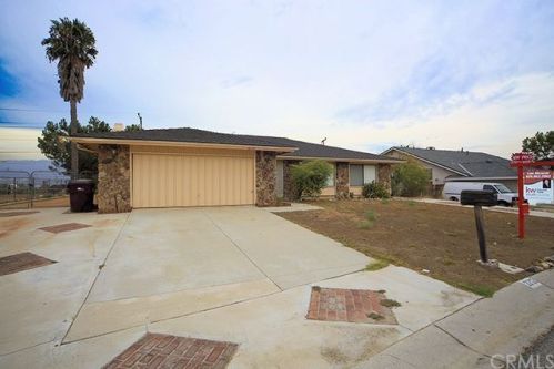 2212 Santa Anita Rd, Norco, CA 92860-2231