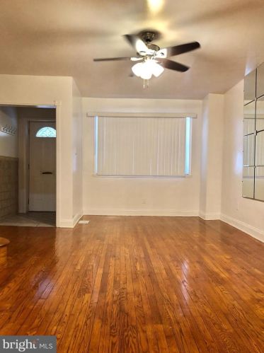 2437 11th St, Philadelphia, PA 19133-1414