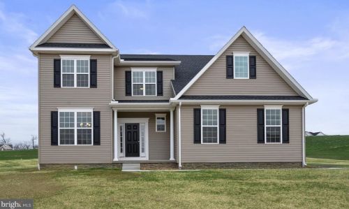 207 Stonewicke Dr, Hanover, PA 17331