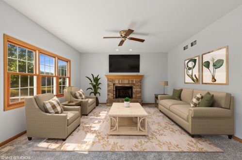 204 Red Hawk Rd, Pingree Grove IL  60140-8244 exterior