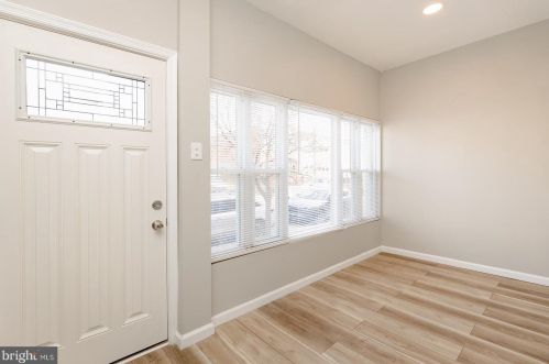 6127 Hegerman St, Philadelphia, PA 19135-3711