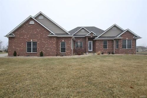 207 Kangaroo Ct, Marine, IL 62061-1852