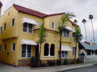 3917 Walton Ave, Los Angeles CA  90037-1570 exterior