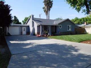 1017 Beverly Dr, Tulare, CA 93274-2901