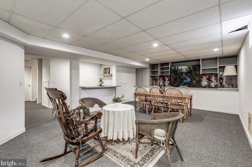 8 Tomlyn Dr, Princeton NJ  08540-4316 exterior