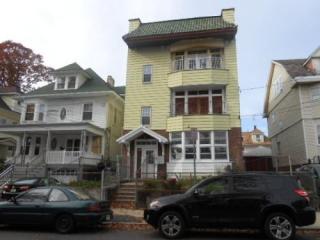692 Ridge St, Newark, NJ 07104-2208