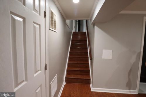 8005 Lake Pleasant Dr, Springfield VA  22153-3005 exterior