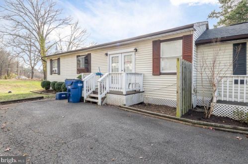 18629 Amidon Ave, Triangle, VA 22172-1904