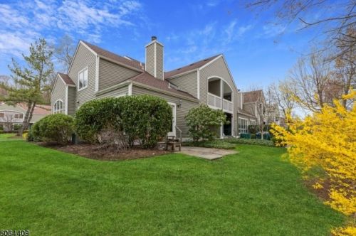 69 Sherwood Dr, Morristown, NJ 07960-6381
