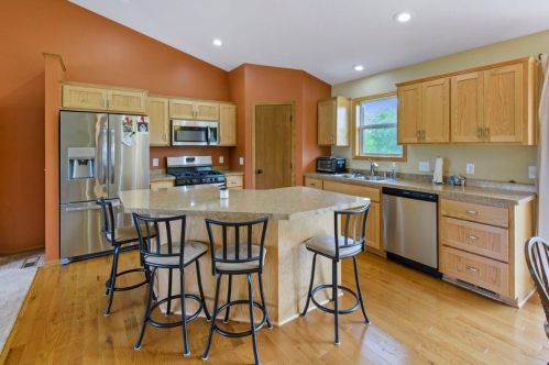 2425 Topaz St, Saint Cloud, MN 56301-5875