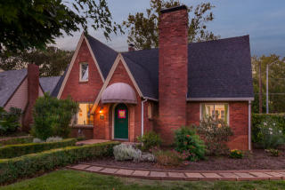 696 9th St, Chico, CA 95928-5135