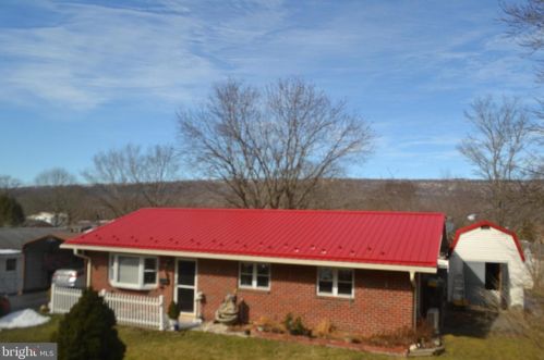 637 6th St, Three Churches, WV 26757-1240