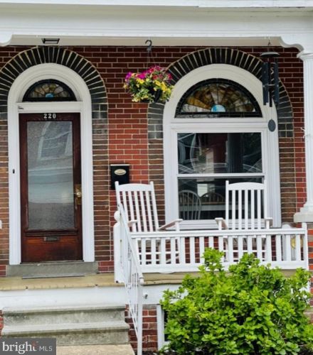 220 Franklin St, Ephrata, PA 17522-1933