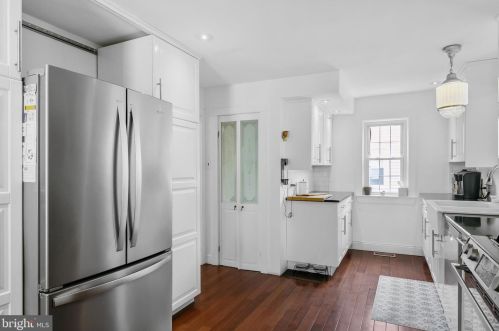 320 Chestnut St, Tavistock NJ 08033-1810 exterior