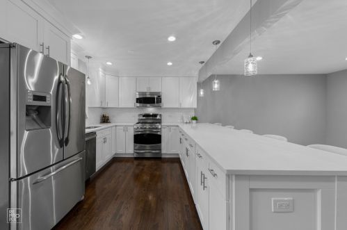2170 Westmoreland Dr, Palatine, IL 60074-1221