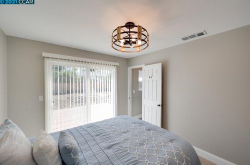 5040 Kenmore Dr, Concord CA  94521-3036 exterior