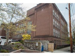 2043 Random Rd, Cleveland, OH 44106-5913