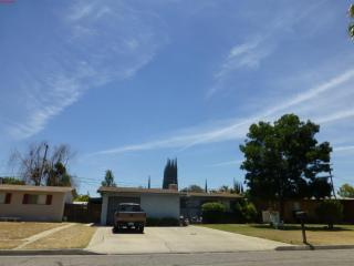 206 Dennis Dr, Clovis, CA 93612-2605