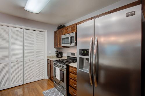 802 Camden Ct, Atlanta GA  30327-4274 exterior