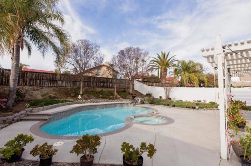 33180 Camino Piedra Rojo, Temecula CA  92592-1806 exterior