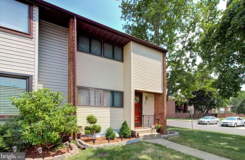 17 Covington Dr, East Windsor, NJ 08520-5305