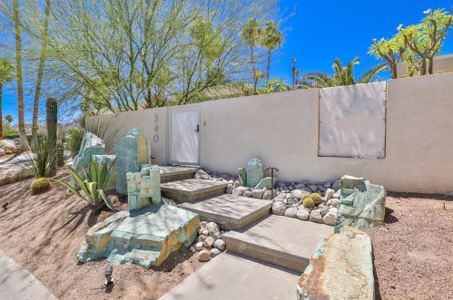 240 Lilliana Dr, Palm Springs, CA 92264-8916