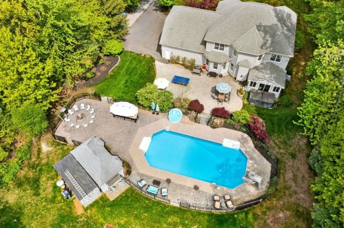 13 Welch Rd, Londonderry, NH 03053-2407