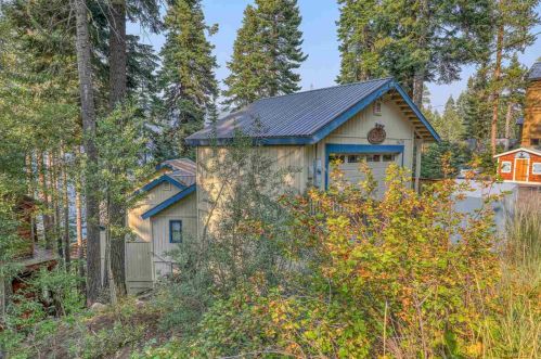 14270 Shore Dr, Truckee CA  96161-3430 exterior