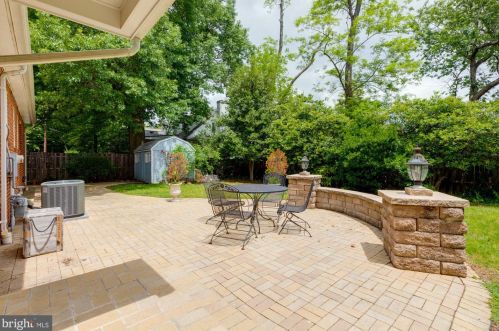 1947 Arlington Ridge Rd, Arlington VA  22202-1630 exterior