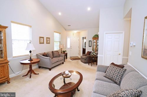 175 Meadowlark Dr, Trenton NJ  08690-3545 exterior