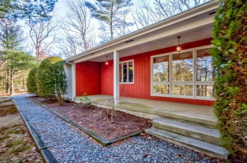 420 Robin Hollow Rd, West Greenwich, RI 02817-2144