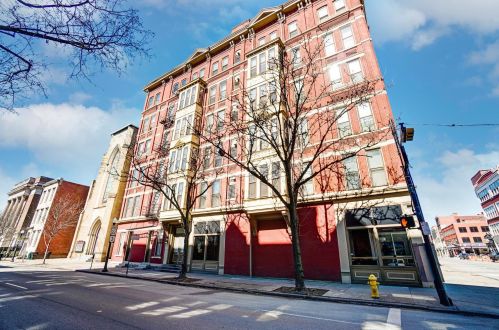104 9th St, Cincinnati, OH 45202-1974