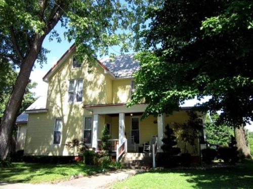 410 Elm St, Brownsville, IL 62821-1420
