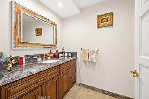 1468 Hillside Dr, Glendale CA  91208-2417 exterior