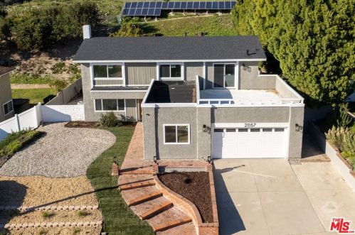 2057 Woodglen St, Simi Valley, CA 93065-1132