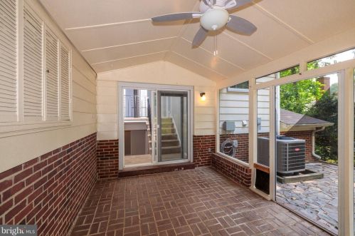 7136 Game Lord Dr, Springfield VA  22153-1318 exterior