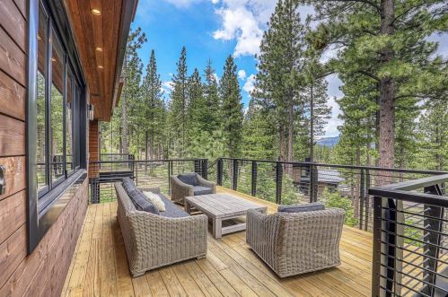 9513 Cloudcroft Ct, Truckee CA  96161-4314 exterior
