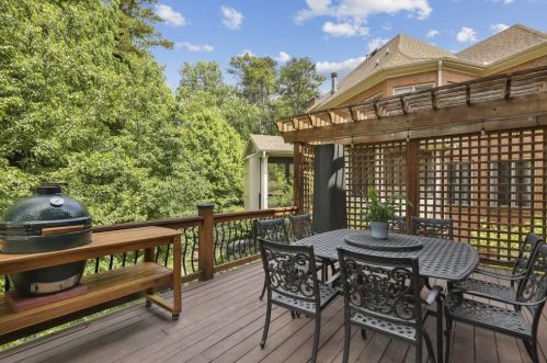 1520 Markan Dr, Atlanta GA  30306-2226 exterior