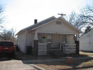 720 Lynn St, Springfield MO  65802-1923 exterior