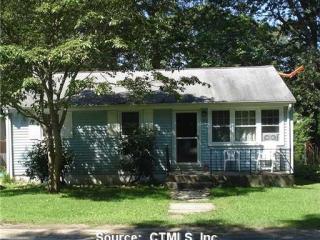 108 Hillcrest Rd, Niantic, CT 06357-1634