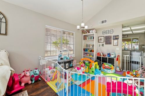 8517 Rosemary Dr, Riverside CA  92508-2921 exterior
