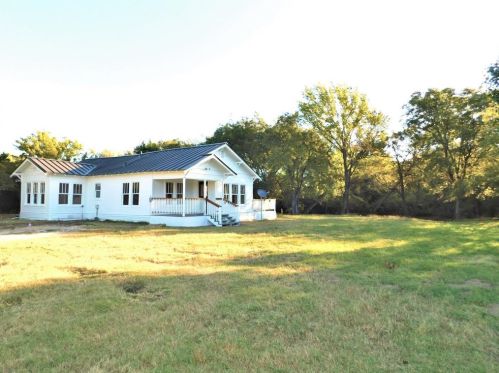 14708 Fairview Cir, Valley View TX  76272-8922 exterior