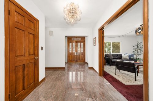 231 Sleepy Holw Dr, Glendale CA 91206-4727 exterior