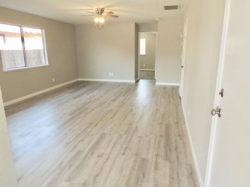 705 Deerwood Ct, Madera, CA 93637-5377