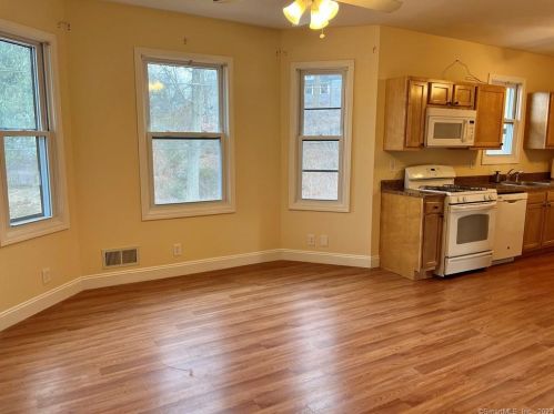 66 2nd Ave, Huntington CT  06484-4427 exterior