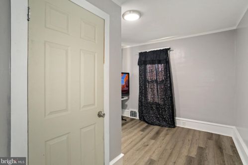 2216 Cv Rd, Camden NJ 08110-1633 exterior