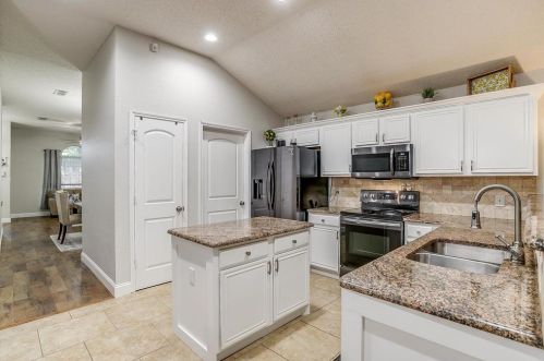 7105 Ashbourne Way, Fort Worth TX  76133-8924 exterior