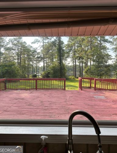 117 Lake Wisteria Dr, Tifton, GA 31794-2644
