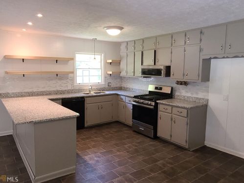 6427 Bennett Dr, Rex GA 30273-1723 exterior